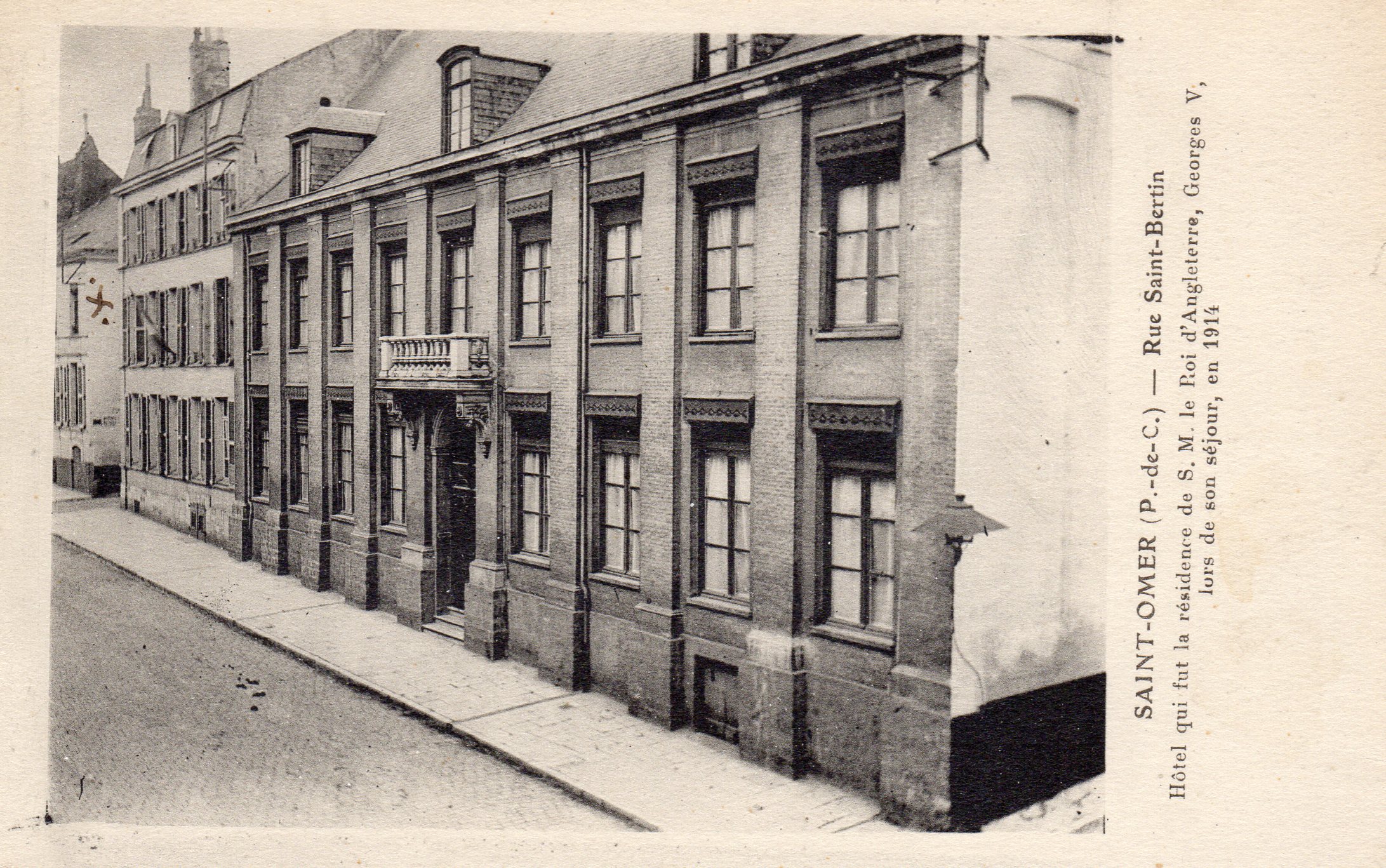 C'est dans cet hôtel particulier,qui se trouve en face de la sous préfecture, que séjourna le roi d'Angleterre, George V en 1914 lors de son séjour à St Omer.